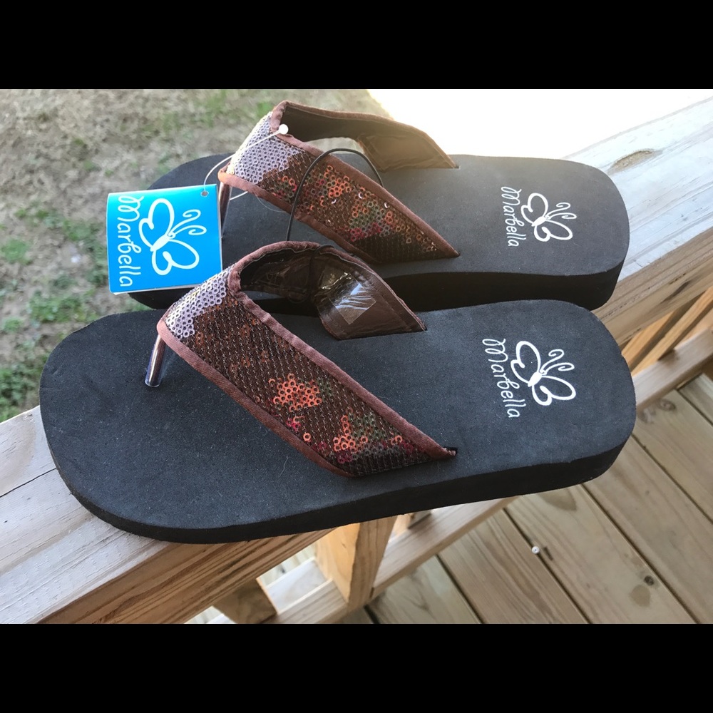 NWT Bronze Flip Flops Size 7